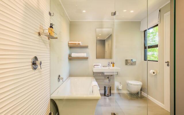 Beautiful 1 Bedroom Apartment With Private Balcony