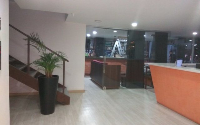 Apartasuites Laureles Cmc