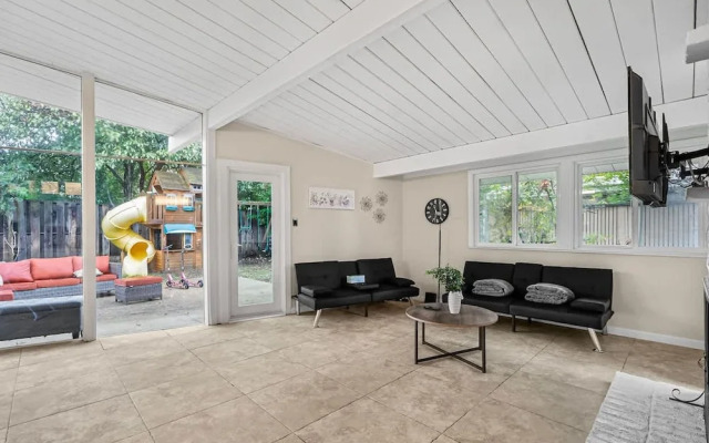 Entire 3br House With Playground