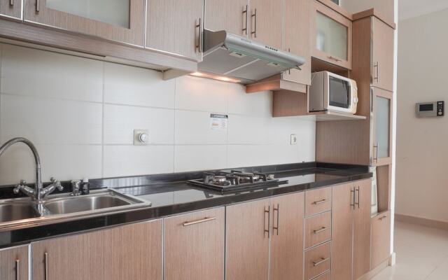 Homey And Comfort Stay 2Br Bellezza Apartment