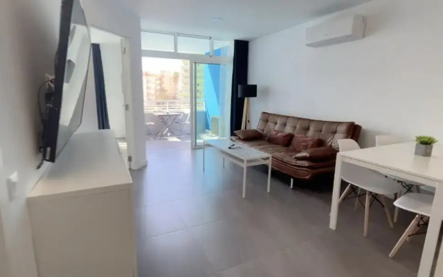 Renovated Apartment by the Beach and Yumbo Centre