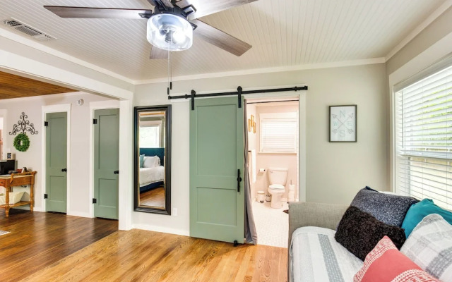 Lindale Vacation Rental w/ Deck & Grill!