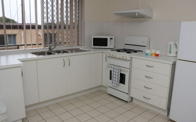 Aabon Apartments & Motel