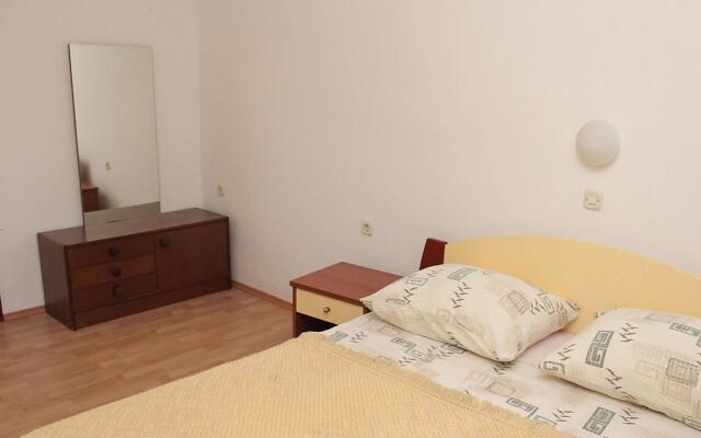 Vinko - big terrace and grill - A5(2+1)