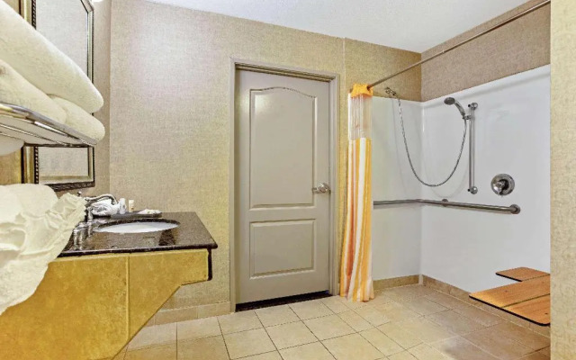 La Quinta Inn & Suites Cleburne