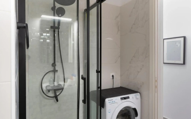 Cozy 2bd apt. 1 min from sea