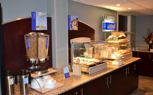Holiday Inn Express & Suites Merrimack by IHG
