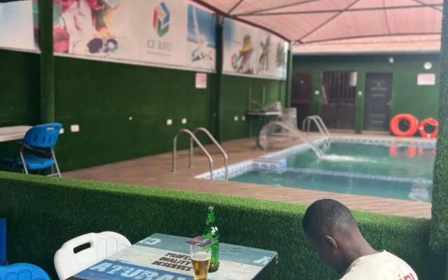 Ice Suites And Apartment