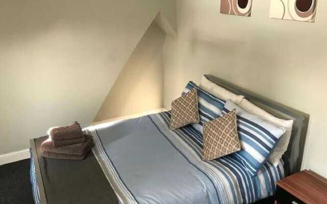 Contemporary Apartment in Manchester near Tram Station