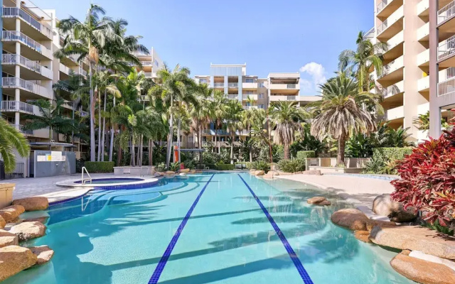 Bright 1-bed With Great Views & Amenities