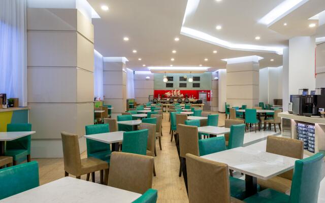 Holiday Inn Shanghai Jing'an by IHG