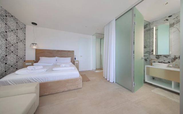 Luxury villa 360 - private heated pool