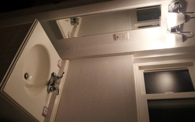 Hi-View Motel