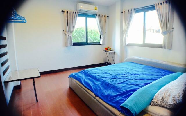 3 Bedroom House @Skytrain