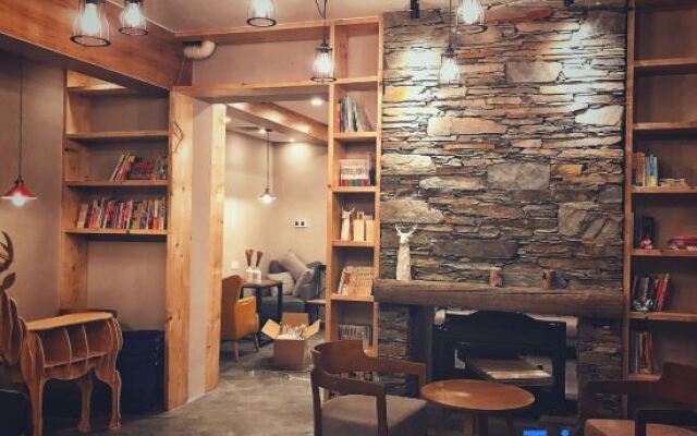 September Mountain Art Hotel