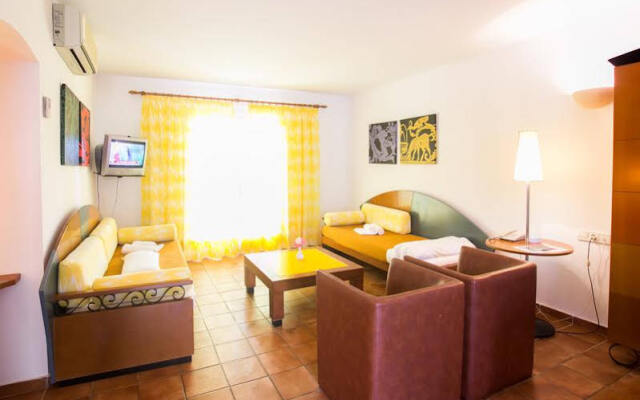 Pueblo Menorquin Apartamentos