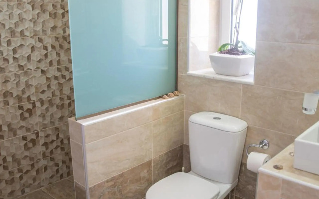 G&K Stone Suites