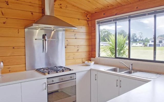 Pretty in Pauanui - Pauanui Holiday Home