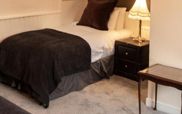Aaron Court Bed & Breakfast