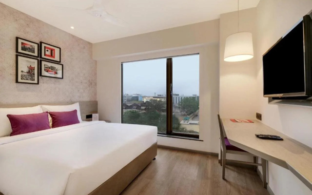 7 Apple Hotel Mahape