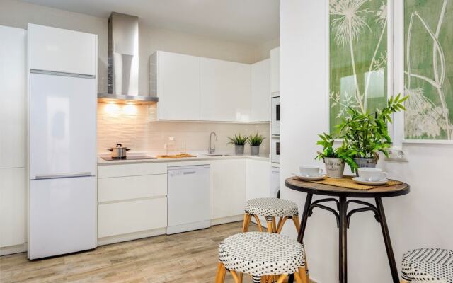 Bright & Large 4bd. Apartment With Views to the Alcazaba. Zegrí