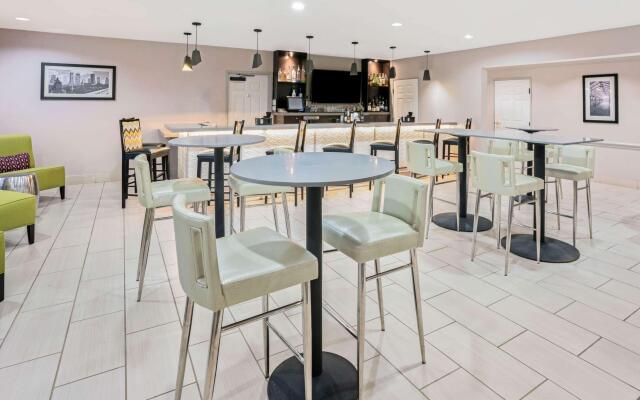 La Quinta Inn and Suites Woodlands South