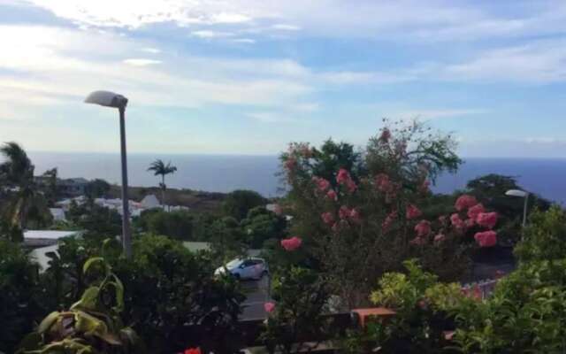 House With 2 Bedrooms in Saint Paul, With Wonderful sea View, Enclosed