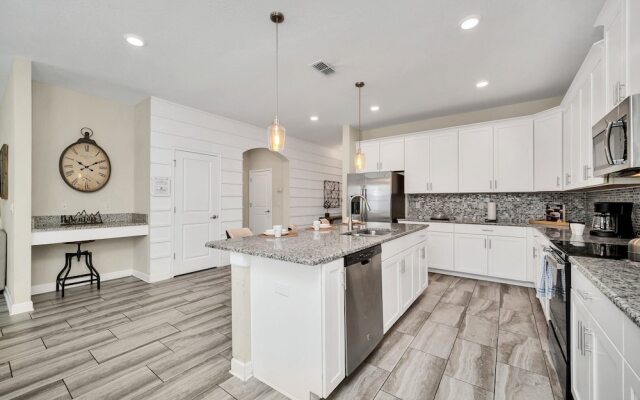 Gorgeous, Modern Home W/private Pool!