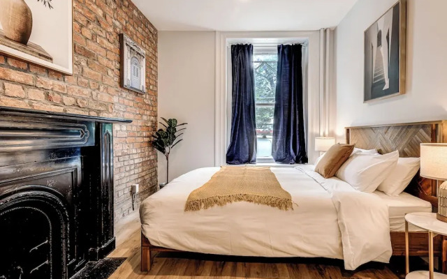 Historic Two Bedroom Facing Parliament