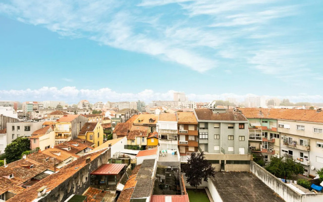 A Modern and Homely 3 Bedroom with Elevator