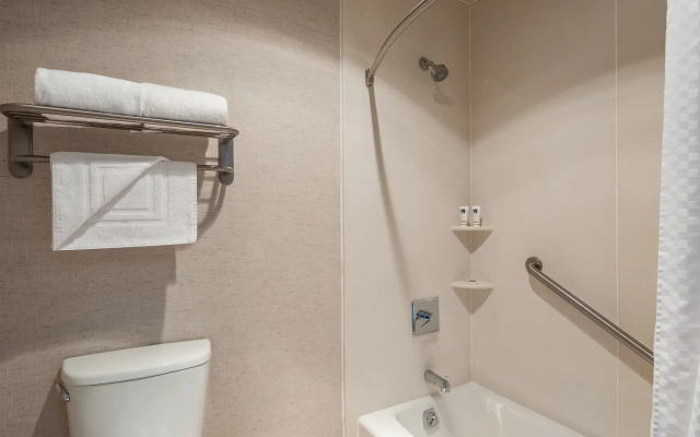 Executive Inn & Suites Embarcadero Cove