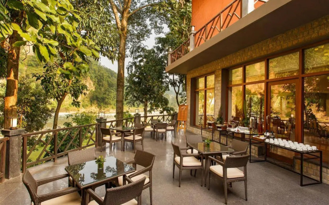 Corbett Gateway Resort & Spa