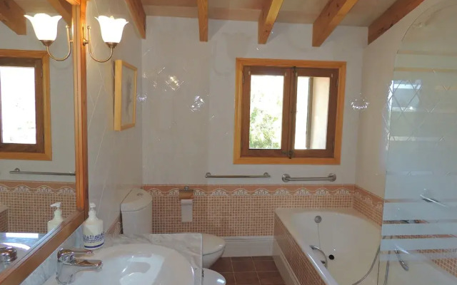 Charming Villa With Pool in Algaida