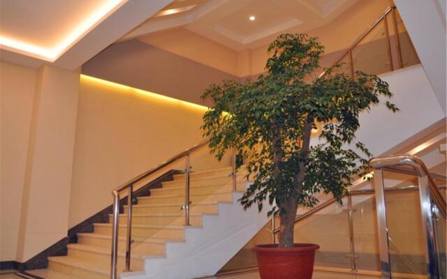 GreenTree Qinhuang Island Railway Station Business Hotel