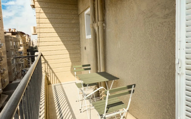 The 2bdr Crimson Crib @ The Heart Of Heliopolis