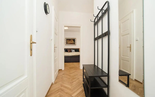 Unique Apt 250m from the Charles Bridge