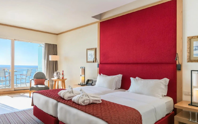 Sesimbra Oceanfront Hotel