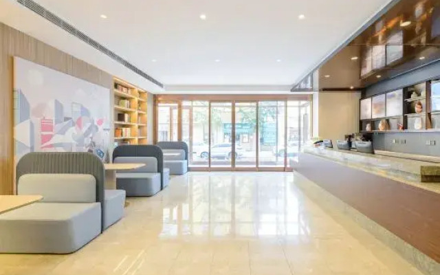 Hanting Youjia Hotel (Dalian Zhongshanguangchang Harbour Plaza)