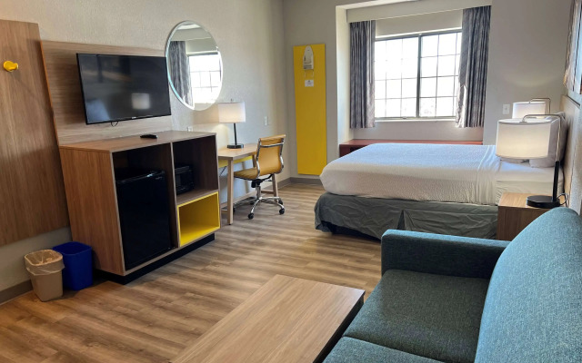 Days Inn by Wyndham near Kansas Speedway