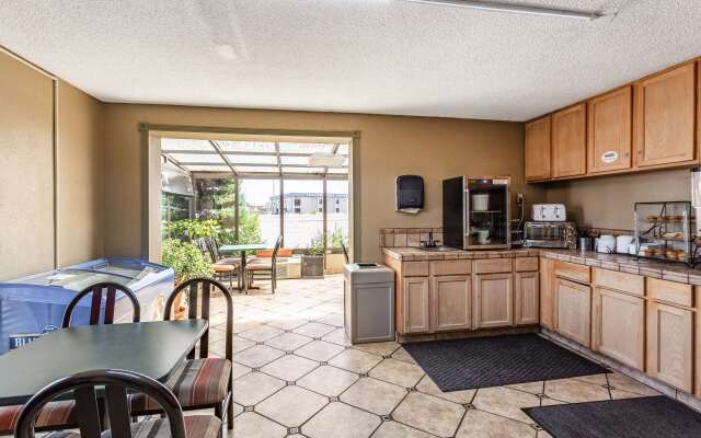 Rodeway Inn Farmington