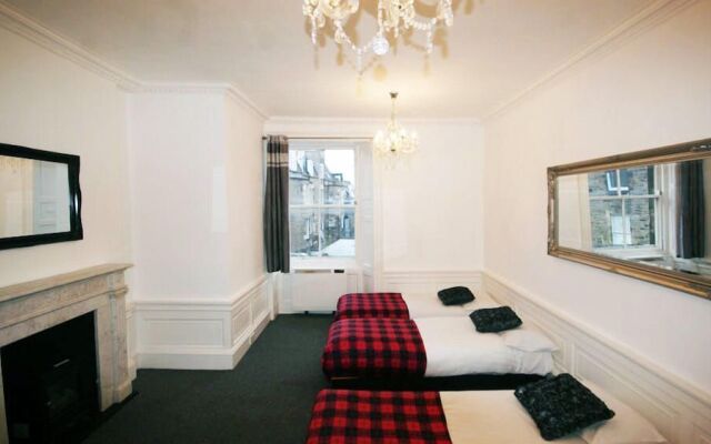 Edinburgh Princes Street Top Floor Apt