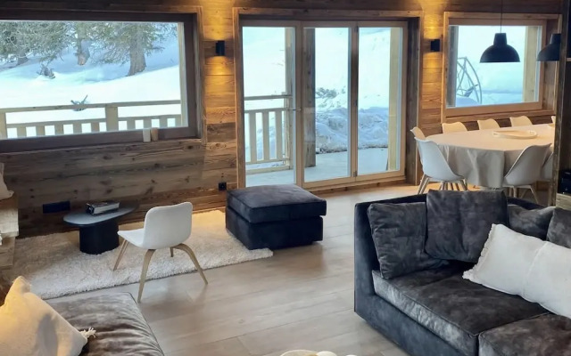 Chalet With Stunning View and Jacuzzi