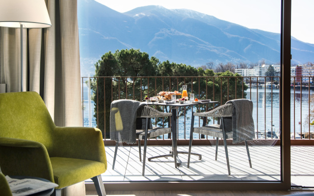 Hotel & LOUNGE LAGO MAGGIORE