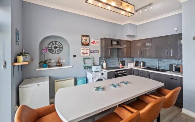 Royal Victoria Court 11 - Sea and Harbour Views