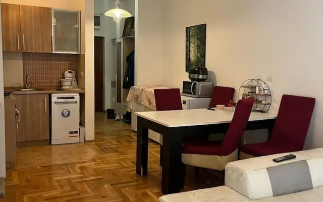 Club House Apartment with Garden and Pool