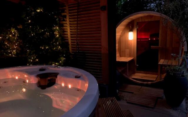 Cozy villa with wellness tub, sauna and spacious garden