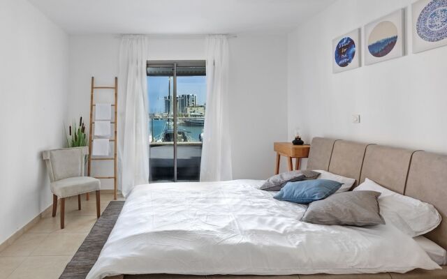 Laguna Water Front Sweet 1