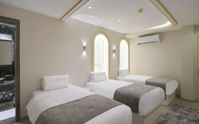 Pyramids Plateau Hotel