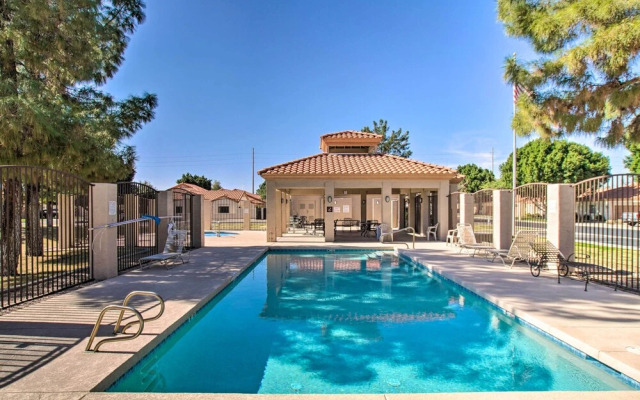 7 Mi to Mill Ave: Bbq-ready Mesa Townhouse