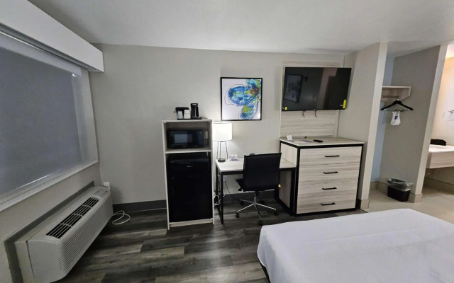 Coratel Inn & Suites by Jasper Park City - Wichita North